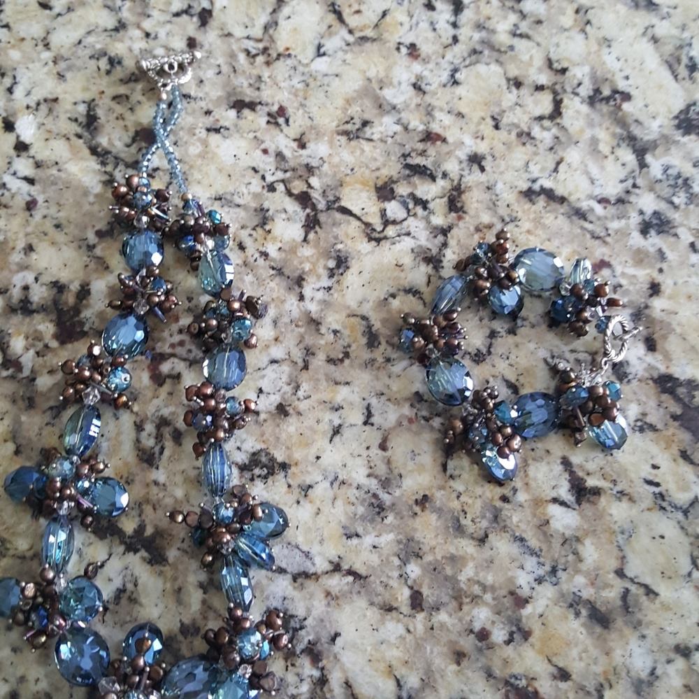 Beautiful glass necklace and bracelet